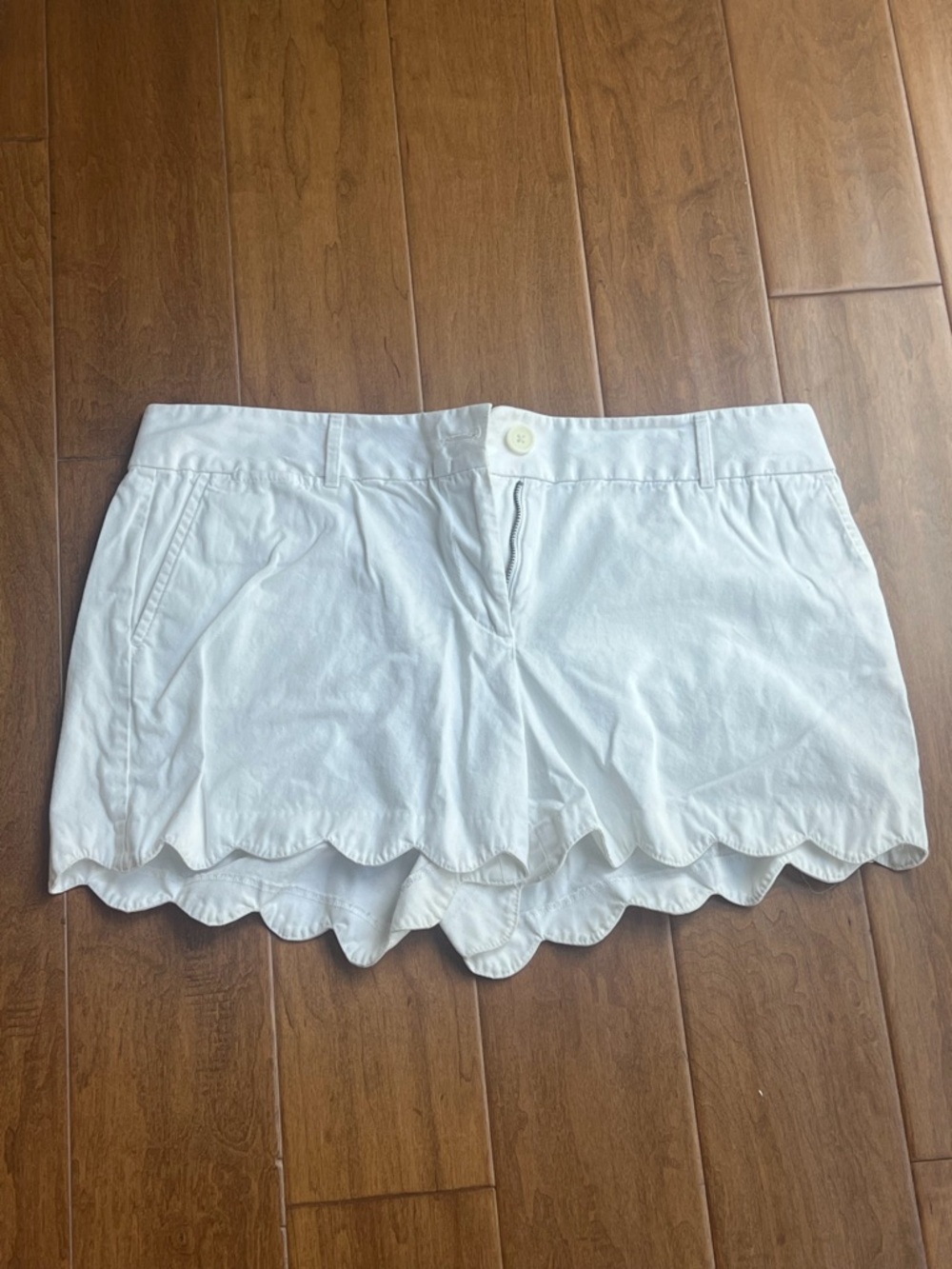 Women’s White Scallop Hem Cotton Shorts